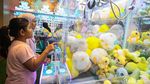 Saat Anak Mengisi Libur Akhir Pekan dengan Permainan Boneka