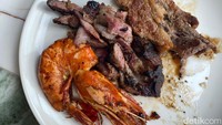 Aneka daging ini dapat dinikmati dengan beragam saus nikmat. Seperti saus mushroom, black pepper, BBW, honey, hingga chimichurri yang khas. Foto: detikFood/Yenny Mustika Sari