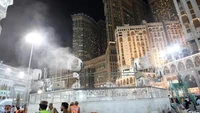 Teknisi akan menyesuaikan distribusi udara berdasarkan jumlah pengunjung. Hal ini bertujuan untuk menjaga kenyamanan termal sekaligus efisiensi energi. Suhu di dalam Masjidil Haram dikontrol sepanjang tahun agar tetap berada di kisaran 20-24 derajat celsius, terlepas dari kondisi cuaca eksternal. Foto: Saudi Press Agency