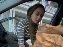 9 Seleb Indonesia Kerja di Luar Negeri, Jadi Tukang Las-Antar Makanan