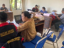 Usut Dugaan Korupsi, Kejari Gianyar Geledah LPD Tulikup Kelod 6 Jam Lebih