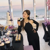 Setelah itu, Zhao Lusi memastika hidrasinya terjaga sepanjang hari dengan minum cukup air. ia juga menghindari ngemil sebisa mungkin saat sedang ketat menjaga pola makan. Foto: Instagram Zhao Lusi