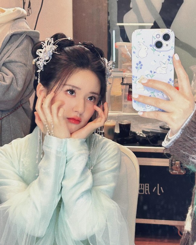 Pemain Love Like Galaxy tersebut berhasil debut pada 2017 dengan penampilan yang membuatnya lebih percaya diri. Dikatakan jika tips diet Zhao Lusi bukan Hanna membuatnya jadi lebih kurus tapi juga menonjolkan fitur wajah sekaligus meningkatkan kebugaran tubuh. Foto: Instagram Zhao Lusi