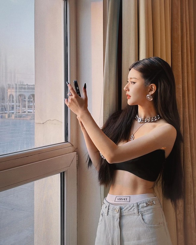 Hal lain yang dilakukannya adalah tidak makan terlalu malam agar tubuhnya semakin langsing. Setelah gigih menerapkan ketiganya, kini bobot Lusi sukses turun menjadi 39,5 kg. Foto: Instagram Zhao Lusi