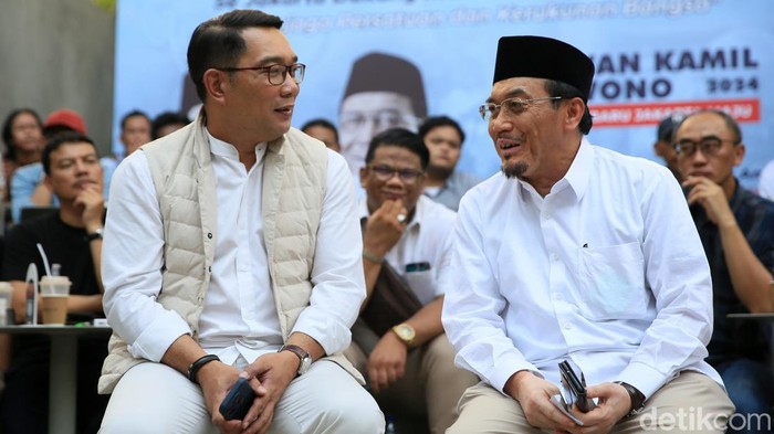 Sebanyak 33 Komunitas Relawan se-Jakarta melakukan deklarasi dukungan kepada Cagub dan Cawagub Jakarta Ridwan Kamil-Suswono. Deklarasi dihadiri langsung oleh RK-Suswono.