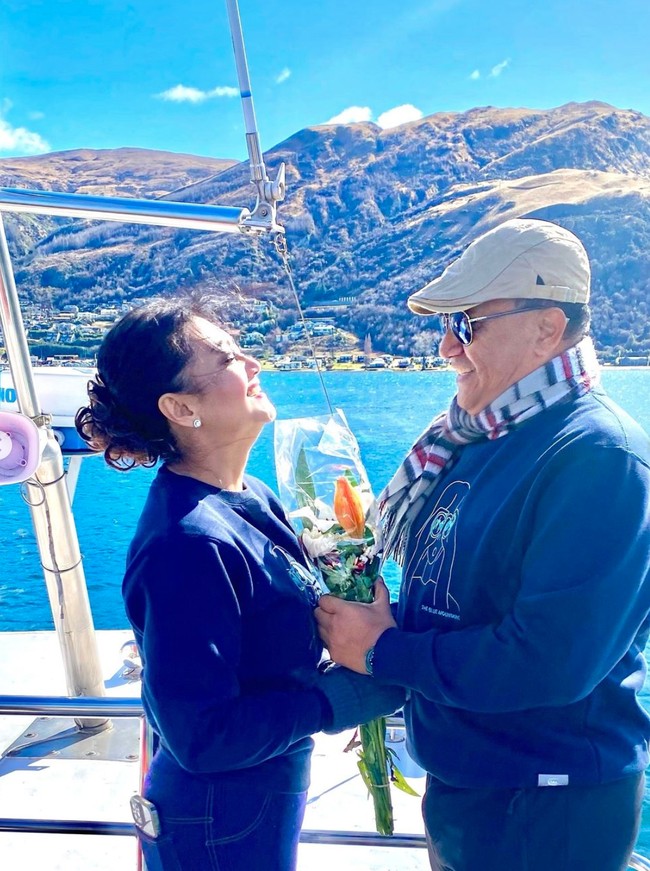 Suami Bella Saphira sendiri diketahui telah pensiun sebagai Jenderal Bintang Tiga atau Letnan Jenderal. Kini keduanya pun jadi makin sering menghabiskan waktu bersama. Foto: Instagram/@bellasaphiraofficial