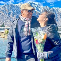 Bella Saphira dan suaminya, Agus Surya Bakti, diketahui tengah berkunjung ke New Zealand. Tak hanya sekedar berlibur, keduanya juga merayakan anniversary pernikahan yang ke-11 di sana. Foto: Instagram/@bellasaphiraofficial