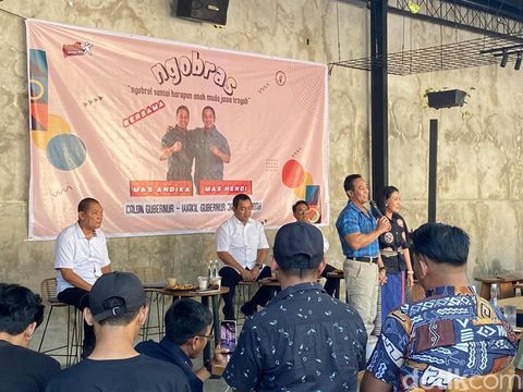Calon Gubernur Jawa Tengah yang diusung PDIP, Andika Perkasa, saat di Almamater Coffee, Kota Solo, Minggu (1/9/2024).