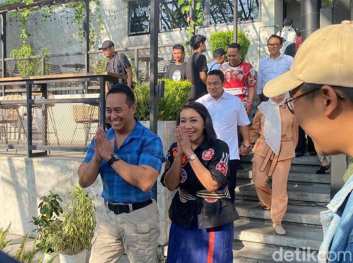 Calon Gubernur Jawa Tengah yang diusung PDIP, Andika Perkasa, saat di Almamater Coffee, Kota Solo, Minggu (1/9/2024).