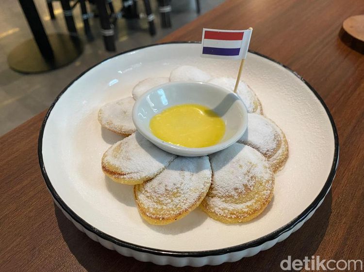 Kafe Belanda di Pasar Baru Ini Punya Poffertjes dan Kopi Enak