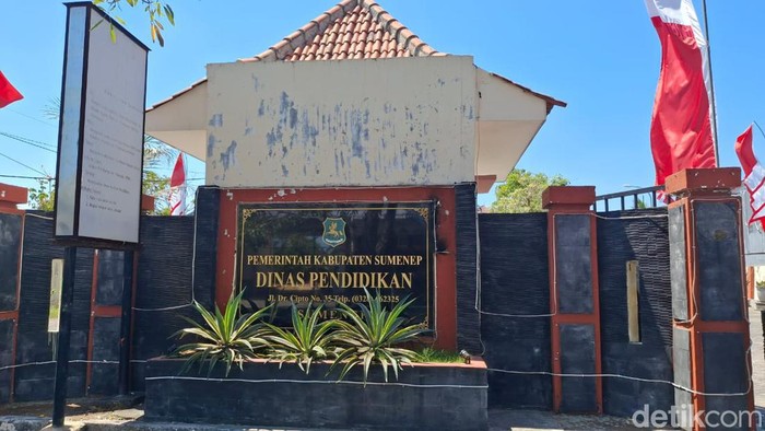 Kantor Dinas Pendidikan Kabupaten Sumenep.