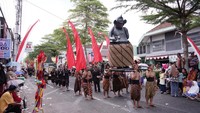 Ia mengatakan, dalam kegiatan tersebut, pihaknya melibatkan personel sekitar 200 orang yang merupakan perwakilan masyarakat dari 18 desa di Kecamatan Kaligondang, sehingga menjadi arakan terpanjang.