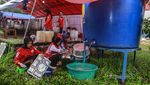 Kesibukan Dapur Umum untuk Korban Banjir Bandang di Ternate