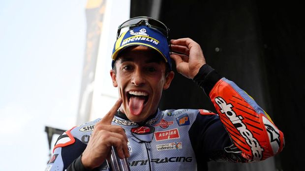 MotoGP - Aragon Grand Prix - Ciudad del Motor de Aragon, Alcaniz, Spain - August 31, 2024 Gresini Racing MotoGP's Marc Marquez celebrates after winning the sprint REUTERS/Pablo Morano