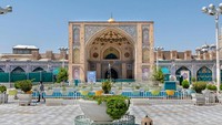 Masjid Jameh berlokasi di dalam koridor Grand Bazar Teheran, Iran. Sebagian meyakini bahwa bagian tertua masjid ini dibangun lebih dari 1.000 tahun atau 10 abad yang lalu. Foto: The Islamic Republic News Agency (IRNA)