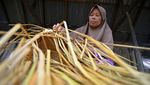 Melihat Pembuatan Tas Anyaman Berbahan Daun Linsiang di Sumbar