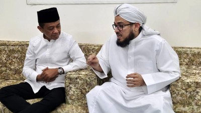 Momen Bahlil Bertandang ke Rumah Sayid Ahmad di Madinah