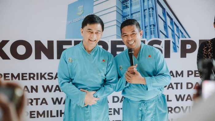 Pasangan bakal calon Gubernur dan Wakil Gubernur Banten Andra Soni-Dimyati Natakusumah menjalani pemeriksaan kesehatan di Rumah Sakit Umum Daerah (RSUD) Banten.