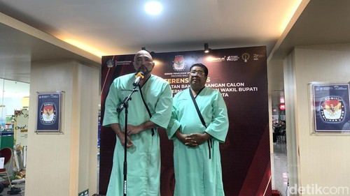 De Gadjah-Agus Suradnyana seusai tes kesehatan di RSBM, Minggu (1/9/2024).