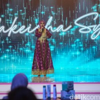 Berdasarkan penilaian juri, Nakeisha Syifa terpilih sebagai juara pertama Emeron Hijab Hunt 2024. Nakeisha memukai juri dengan kemampuan bernyanyinya. Foto: Rafida Fauzia, Andhika Prasetia/Detikcom