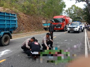 Pemotor di Pacitan Tewas Usai Tabrak Truk