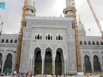 Potret Pintu Terbesar di Dunia yang Ada di Masjidil Haram