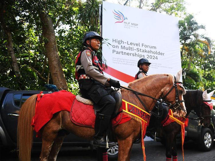 Polisi Berkuda dan Panser Amankan KTT IAF di Bali