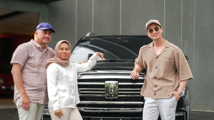 Potret Verrell Bramasta dan Bunda Sambung
