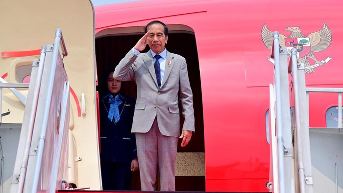 Presiden Joko Widodo siang ini bertolak ke Bali untuk menghadiri Indonesia-Africa Forum (IAF) Ke-2. Foto: Muchlis Jr - Biro Pers Sekretariat Presiden.