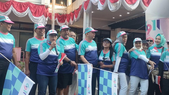 Rano Karno (tengah) saat membuka acara Funwalk (Dwi Rahmawati/detikcom)