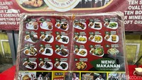 Nasi Uduk H.Toha tidak hanya menawarkan lauk ayam goreng saja, tetapi juga lauk yang beragam. Harganya juga terjangkau mulai dari Rp 4 ribuan saja. Foto: Detikcom / Atiqa Rana