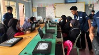 Siswa SMP dan SMK IDN Boarding School mengajar di Sangkhom Islam Wittaya School Phattanasart, Thailand.
