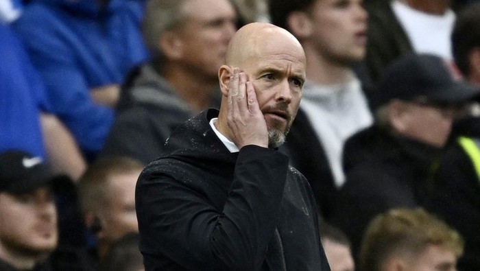 Soccer Football - Premier League - Brighton & Hove Albion v Manchester United - The American Express Community Stadium, Brighton, Britain - August 24, 2024 Manchester United manager Erik ten Hag reacts REUTERS/Tony O Brien EDITORIAL USE ONLY. NO USE WITH UNAUTHORIZED AUDIO, VIDEO, DATA, FIXTURE LISTS, CLUB/LEAGUE LOGOS OR LIVE SERVICES. ONLINE IN-MATCH USE LIMITED TO 120 IMAGES, NO VIDEO EMULATION. NO USE IN BETTING, GAMES OR SINGLE CLUB/LEAGUE/PLAYER PUBLICATIONS. PLEASE CONTACT YOUR ACCOUNT REPRESENTATIVE FOR FURTHER DETAILS..