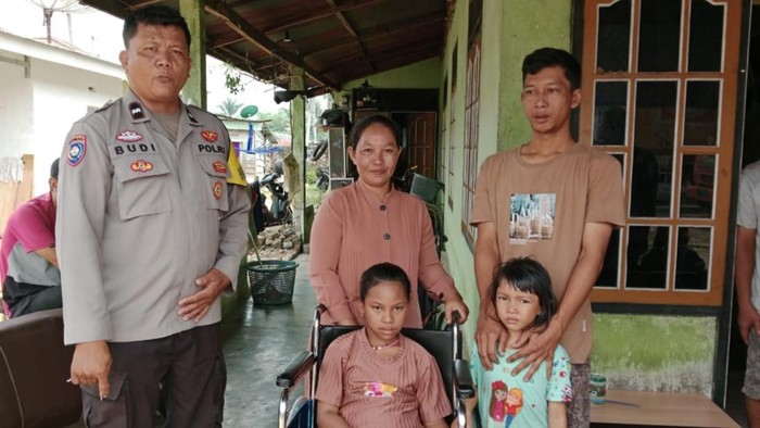 Aisyah dapat bantuan setelah kursi rodanya hilang dicuri.