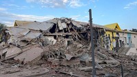 Foto yang dirilis oleh saluran Telegram Gubernur Daerah Belgorod Vyacheslav Gladkov pada hari Senin, 2 September 2024, menunjukkan taman kanak-kanak yang hancur setelah serangan rudal oleh Angkatan Bersenjata Ukraina di kota Belgorod, Rusia. (Saluran Telegram Gubernur Daerah Belgorod Vyacheslav Gladkov melalui AP)  
