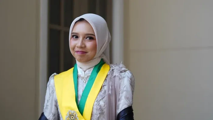 Cerita Naura, lulus S1 Kedokteran tepat waktu dan predikat cum laude.