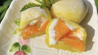 Di Bogor kamu bisa jajan daifuku buatan Mochielll. Lokasinya di samping SMKN 2 Bogor. Harga per buah mochi Rp 8 ribuan. Rasanya ada cream cheese mango, matcha stawberry, hingga strawberry kacang merah. Foto: mochielll_