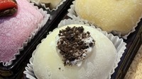 Mochi by Shibi di Cilebut, tepatnya ruko Permata Residence 2 juga bisa jadi pilihan nih! Mochi aneka rasa dibuat dengan tampilan cantik menggugah selera. Foto: mochibyshibi