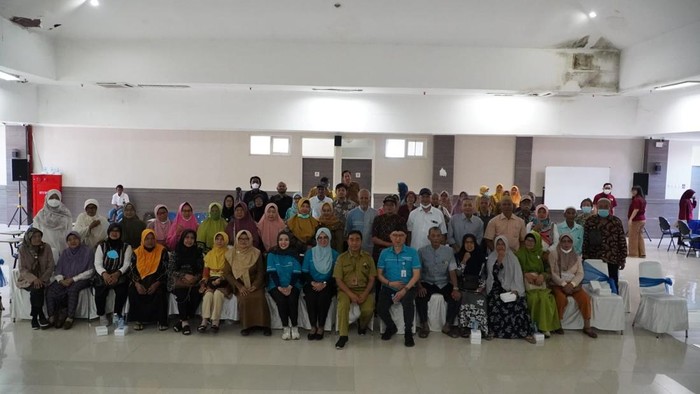 Departemen Radiologi FK Unair Sosialisasi Risiko Osteoporosis