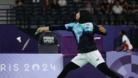 Gim kedua berjalan, Qonitah bangkit. Dia mampu unggul 11-8 dari Zuxian saat interval. Sempat unggul 20-18, Qonitah akhirnya menelan kekalahan dengan skor 20-22 hingga harus puas dengan raihan perak.  