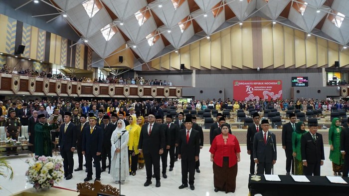 Pelantikan dan pengambilan sumpah jabatan 55 anggota DPRD Kaltim periode 2024-2029.
