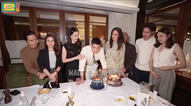 Di perayaan ulang tahun tersebut, Al dan Dul juga terlihat mengajak serta kekasih mereka. Al mengajak Alyssa Daguise dan Dul mengajak Tissa Biani. Namun hanya El dan Syifa yang tampak mengenakan busana kompak senada. Foto: YouTube/Maia Aleldul TV