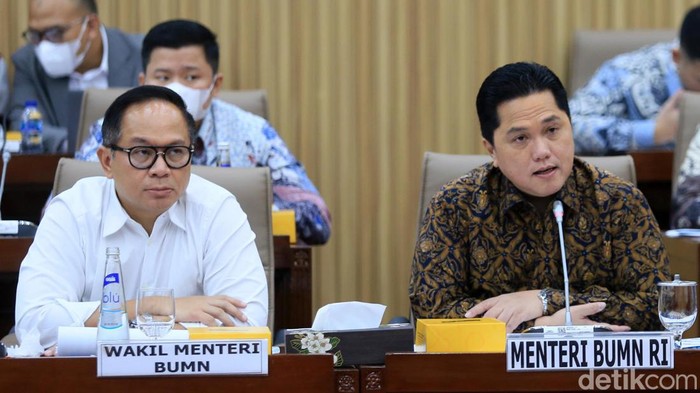 Menteri BUMN Erick Thohir rapat kerja dengan Komisi VI DPR di Komplek Parlemen, Senayan, Jakarta, Senin (2/9/2024).