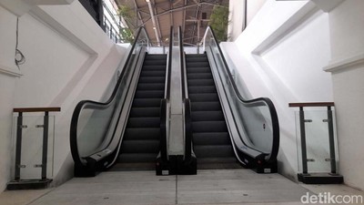 Eskalator Stasiun Pasar Senen Resmi Beroperasi