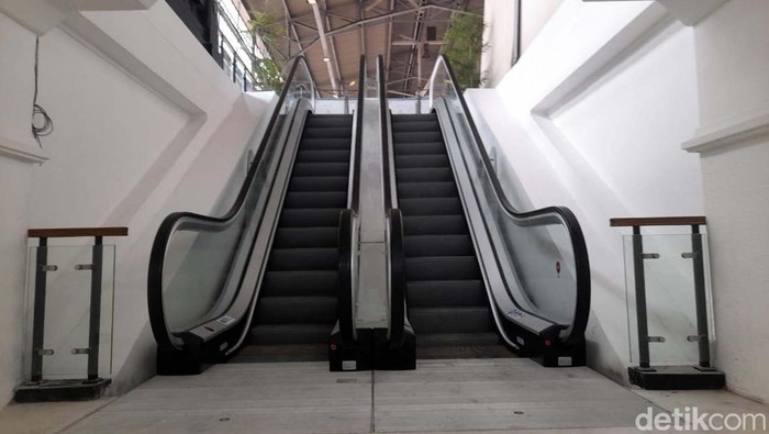 Eskalator Stasiun Pasar Senen Resmi Beroperasi KAI Daop 1 Jakarta telah menyelesaikan pemasangan eskalator tahap pertama di Stasiun Pasar Senen. Pekerjaan yang dimulai pada 6 Mei 2024 ini rampung pada 31 Agustus 2024.