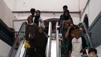 Dengan beroperasinya eskalator tahap pertama ini, diharapkan pelayanan penumpang di Stasiun Pasar Senen, baik untuk KAJJ maupun KRL, akan menjadi lebih cepat dan nyaman.  