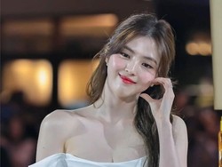 7 Potret Han So Hee Sapa Penggemar di Thailand, Wajah Glowing Bikin Salfok