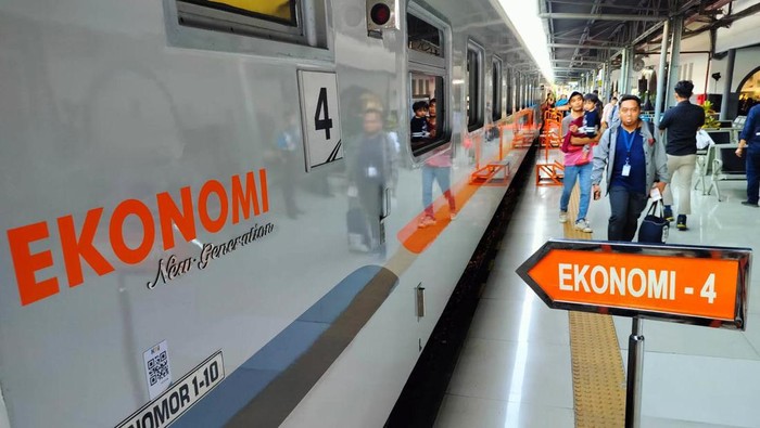 KA Menoreh Beroperasi Gunakan Rangkaian New Generation Versi Modifikasi KAI Daop 1 Jakarta mengoperasikan kereta ekonomi new generation versi modifikasi pada KA  226F (KA Menoreh relasi Pasar Senen-Semarang Tawang Bank Jateng) dan KA 225F (KA Menoreh relasi Semarang Tawang Bank Jateng-Pasarsenen) terhitung mulai 1 September 2024 kemarin.