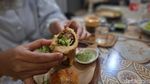 Slurrp! Gurihnya Pho Iga Sapi dan Banh Mi Isi Bawang Karamel