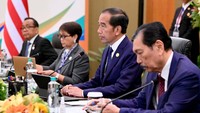 Turut mendampingi Presiden dalam pertemuan tersebut diantaranya Menteri Koordinator Bidang Kemaritiman dan Investasi Luhut Binsar Pandjaitan, Menteri Luar Negeri Retno Marsudi, Menteri Investasi/Kepala BKPM Rosan Roeslani, dan Menteri Sekretaris Negara Pratikno.  